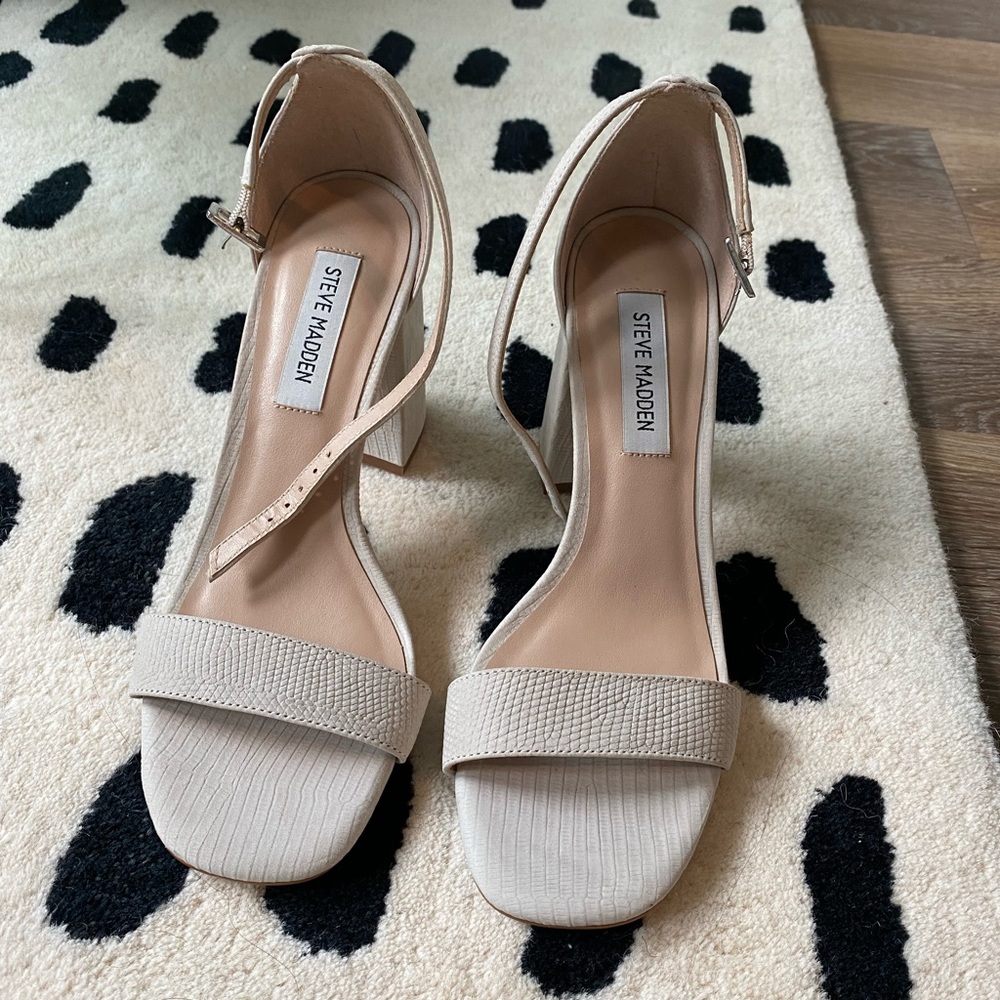 Steve Madden Carrson suede heels